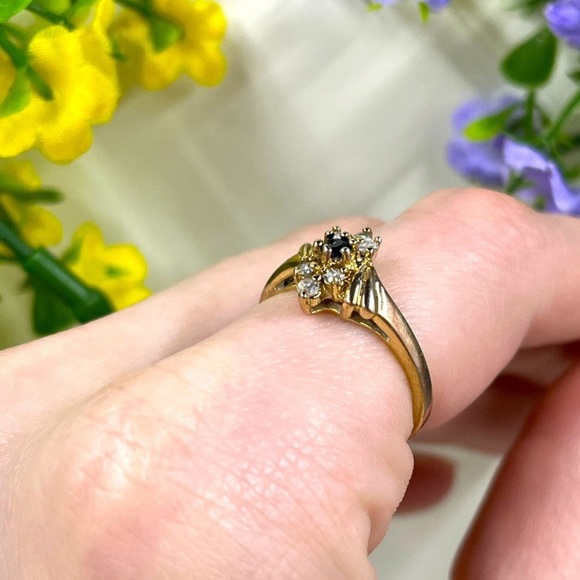 10k Yellow Gold and Sapphire Vintage Ring Size 7 - Picture 2 of 7